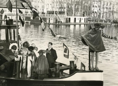 Sinterklaasintocht_1934_in_Amsterdam